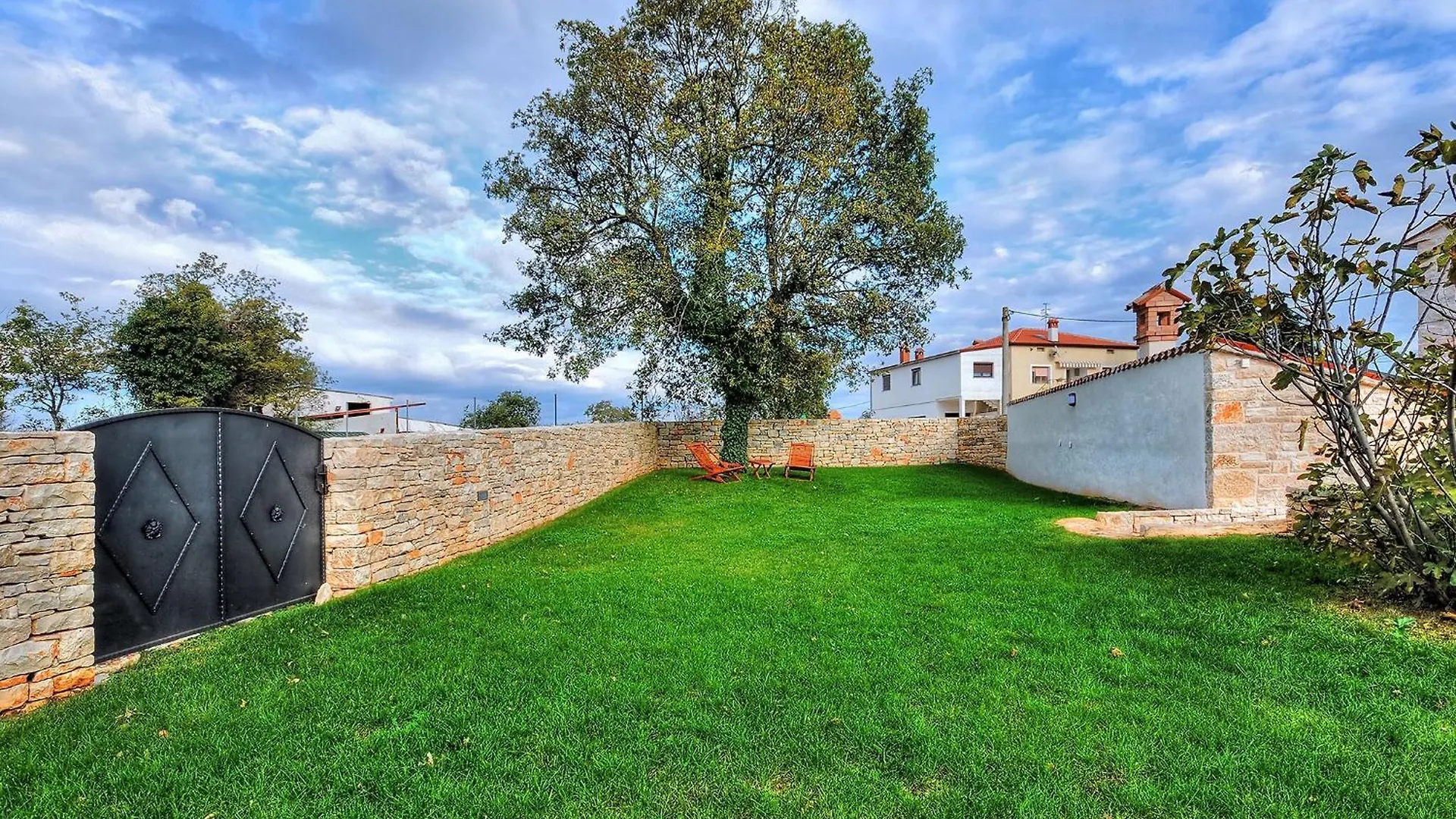 Beautiful Casa Silvano With Swimming Pool Bale Holiday home