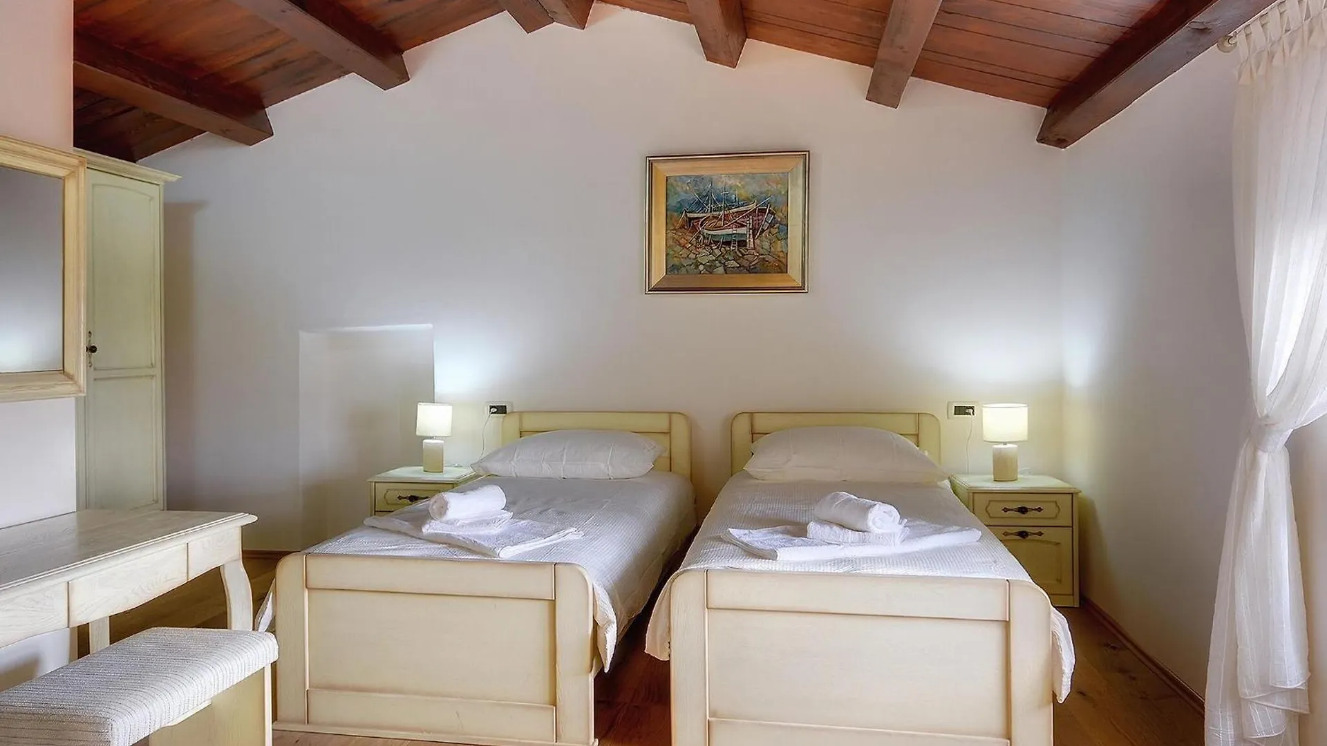 Beautiful Casa Silvano With Swimming Pool Bale Holiday home